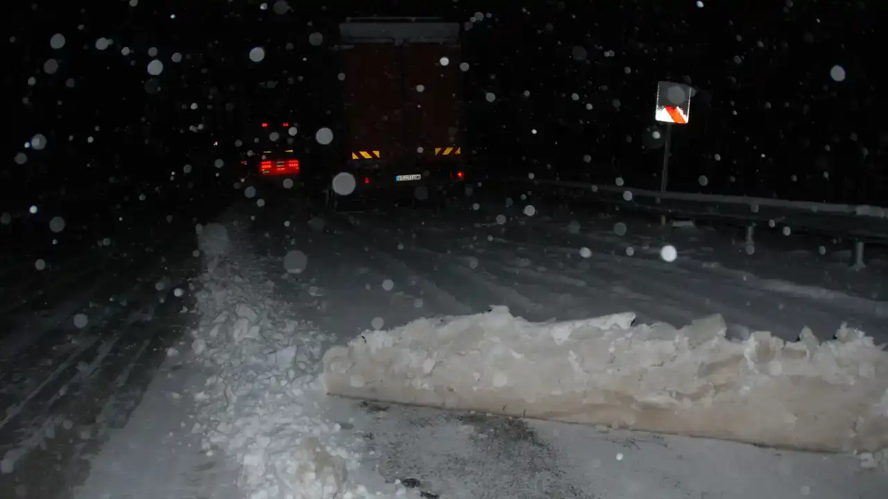 Antalya-Konya Yolunda Kar Nöbeti: Alacabel’de Beyaz Esaretle Mücadele! 9